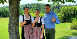 Restaurantleiterin Sabine Hackl, Praktikantin Lena, Schwarz Alm Zwettl Hoteldirektor David Binder